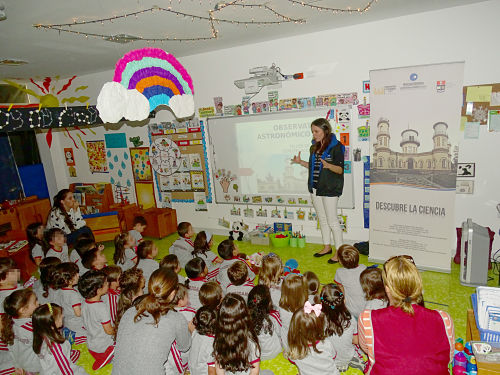 El OAQ promueve la Astronomía entre los niños